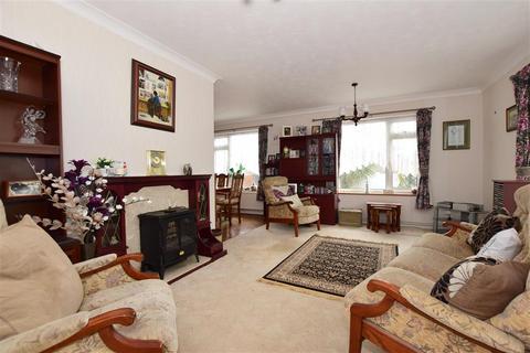 5 Brockman Crescent, Dymchurch, Romney Marsh, TN29 0TT