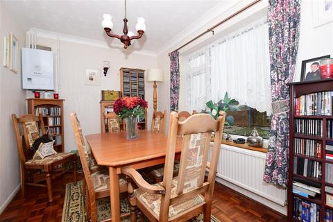 5 Brockman Crescent, Dymchurch, Romney Marsh, TN29 0TT