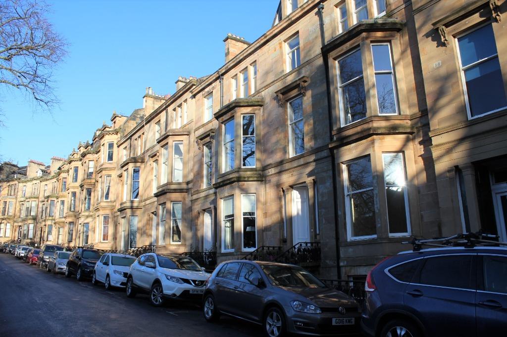 Athole Gardens, Flat 0/1, Dowanhill, Glasgow, G12 9AY 3 bed flat £