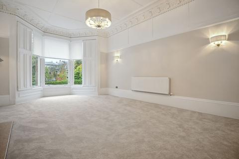 3 bedroom flat to rent, Athole Gardens, Flat 0/1, Dowanhill, Glasgow, G12 9AY