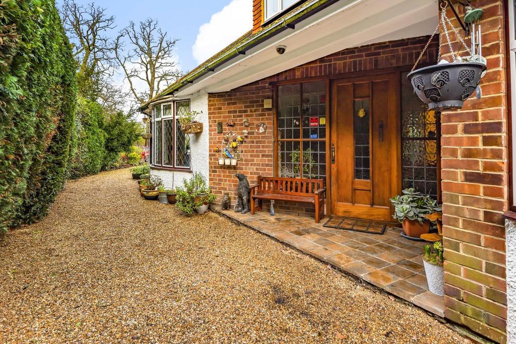 Almners Road, Lyne, Chertsey, KT16 4 bed detached bungalow £750,000