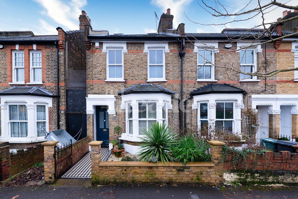 Cavendish Road, Highams Park, E4 3 bed end of terrace house £585,000