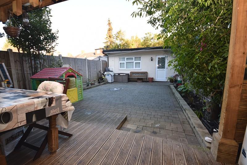Beech Hall Road, Highams Park, London. E4 9NN 3 bed terraced house for
