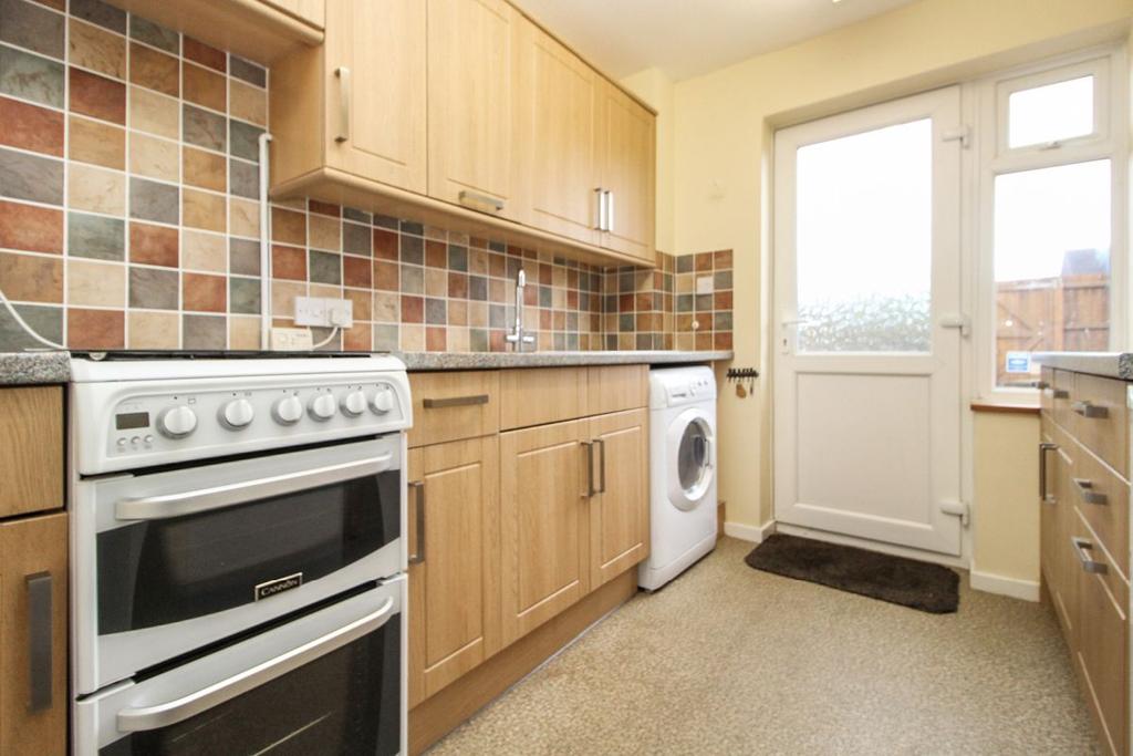Lilac Walk, Kempston, Bedford 3 bed semidetached house £220,000