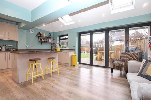 8 Carr Lane, Rawdon, Leeds, LS19 6PF