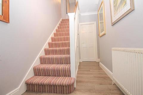 8 Carr Lane, Rawdon, Leeds, LS19 6PF