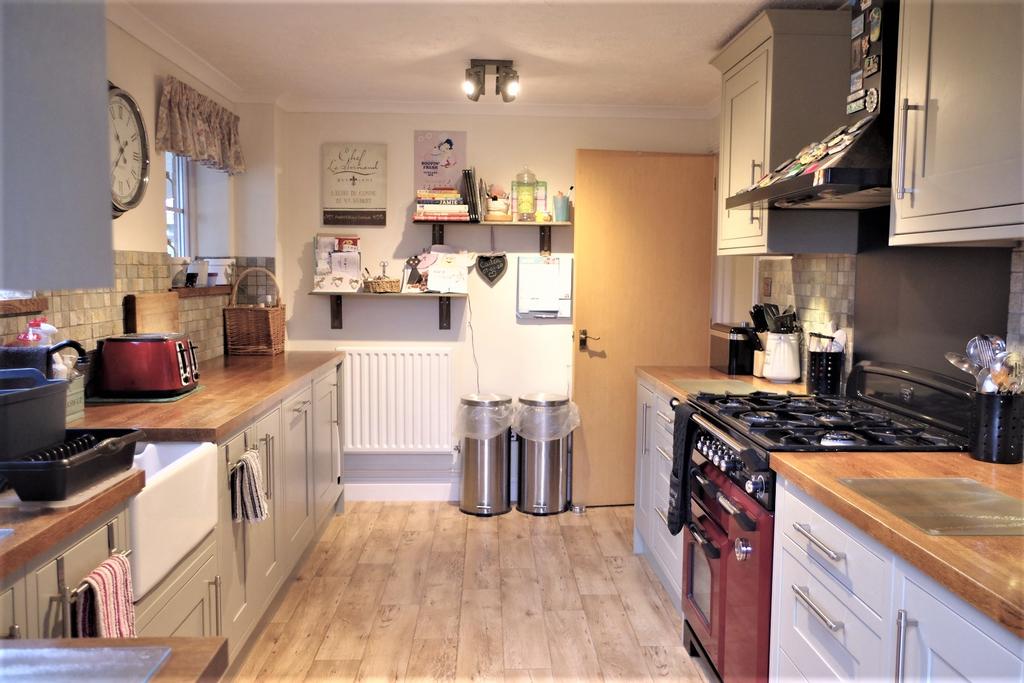 Combs Wood Drive, Stowmarket IP14 4 bed detached house £340,000