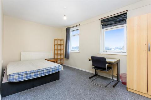 12 Stacy Path, London, SE5 7SL