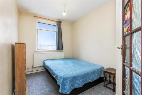 12 Stacy Path, London, SE5 7SL