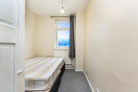 12 Stacy Path, London, SE5 7SL