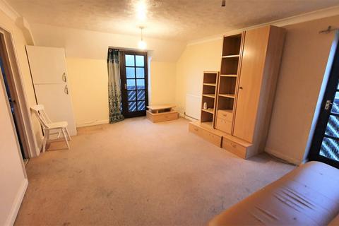 2 bedroom flat to rent, Shellduck Close, Colindale