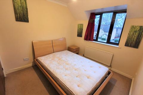 2 bedroom flat to rent, Shellduck Close, Colindale