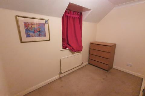 2 bedroom flat to rent, Shellduck Close, Colindale