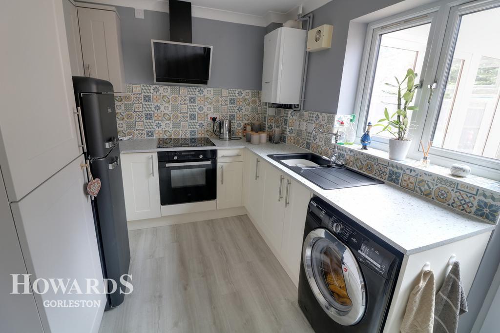 Castle Green, Gorleston 2 bed terraced house £155,000