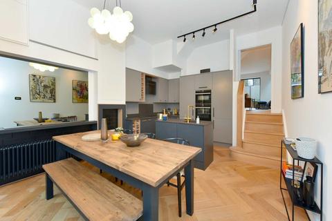 117c Grove Avenue, London, W7 3EX