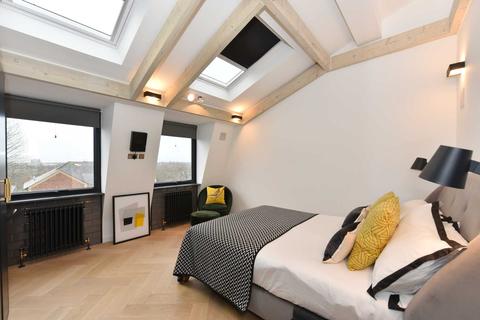 117c Grove Avenue, London, W7 3EX