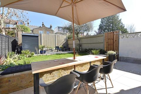 117c Grove Avenue, London, W7 3EX