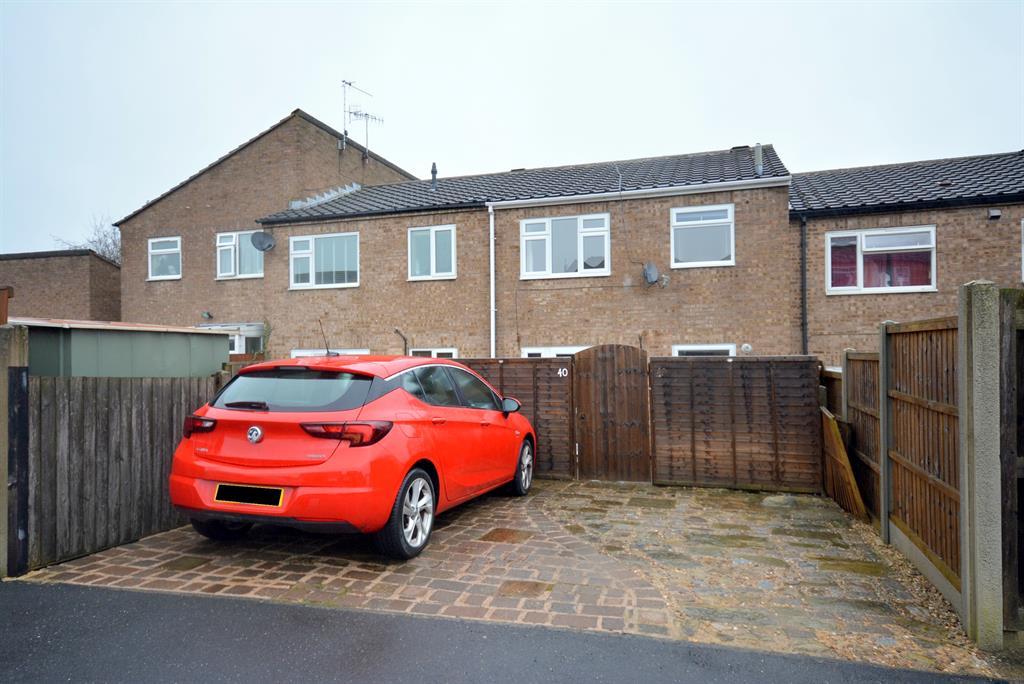 Ruston Close, Holme Hall, Chesterfield, S40 4RY 2 bed townhouse £125,000