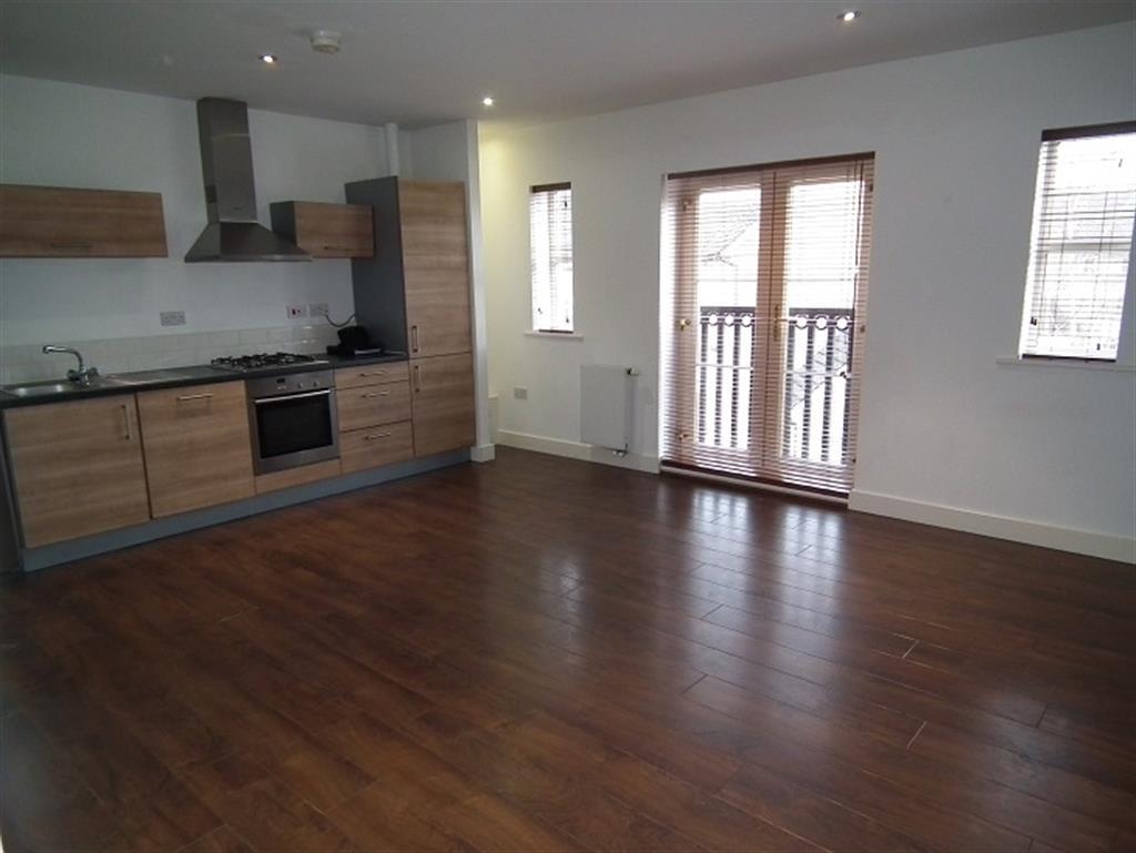 Silver Cross Way, Guiseley, Leeds... 2 bed flat £675 pcm (£156 pw)