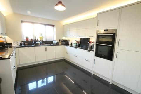 4 bedroom detached house to rent, Beni Close, Cheltenham, GL51