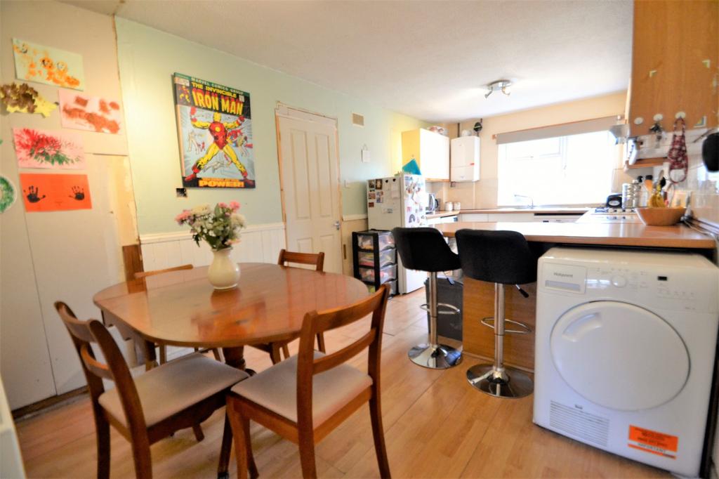Kitchen / Dining Roo