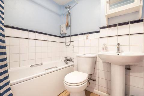 4 Hopkins Close, London, N10 2PF