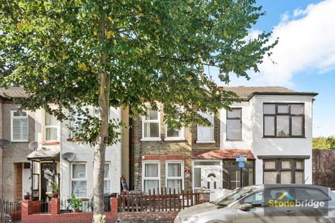 5 bedroom terraced house to rent, Macdonald Road, London, E17