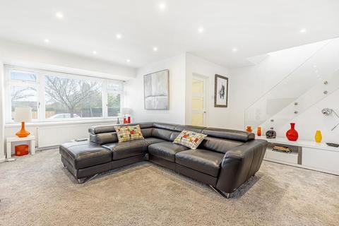 4 Thanet Drive, Keston, BR2 8HT