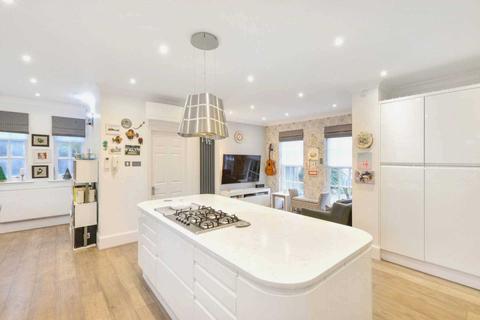 5 Hambledon Place, London, SE21 7EY