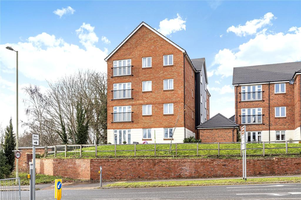 Centrifuge Way, Farnborough, Hampshire, GU14 2 bed apartment £235,000