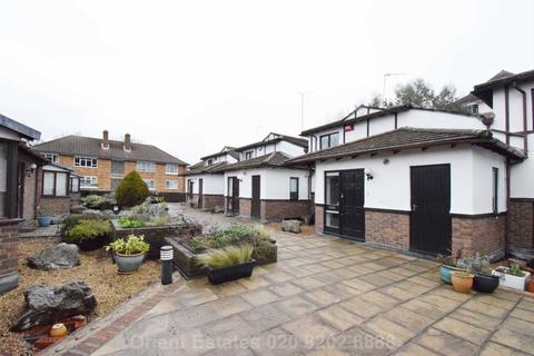 3 Garth Mews, London, W5 1HF