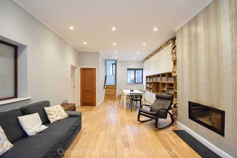 3 Garth Mews, London, W5 1HF