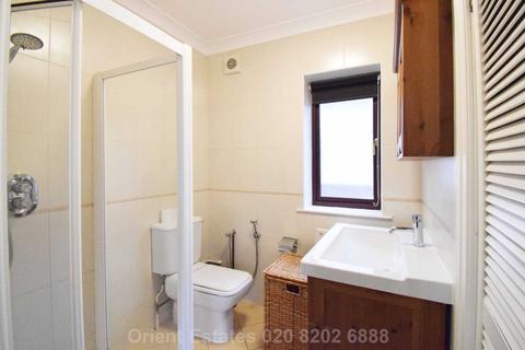 3 Garth Mews, London, W5 1HF
