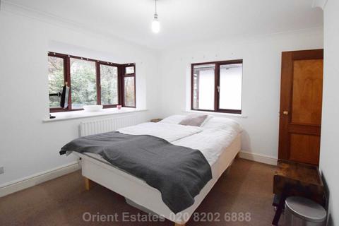 3 Garth Mews, London, W5 1HF