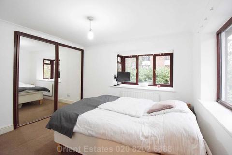 3 Garth Mews, London, W5 1HF