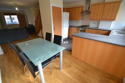 4 bedroom terraced house to rent, Drayton Street, Hulme, Manchester. M15 5LL