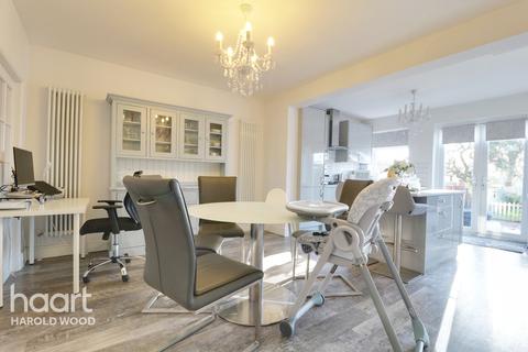 28 Shepherds Hill, Romford, RM3 0ND
