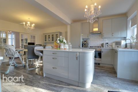 28 Shepherds Hill, Romford, RM3 0ND