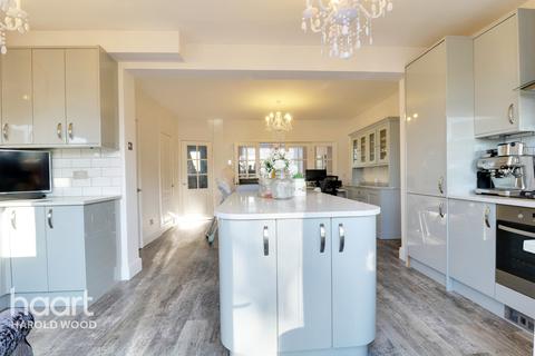 28 Shepherds Hill, Romford, RM3 0ND