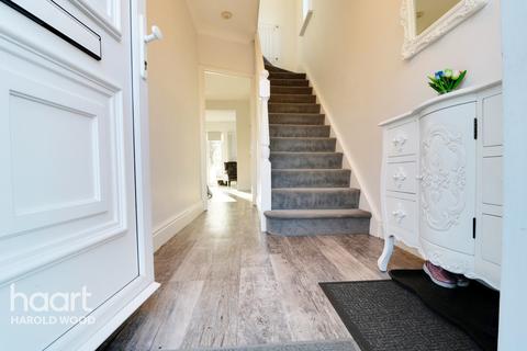 28 Shepherds Hill, Romford, RM3 0ND