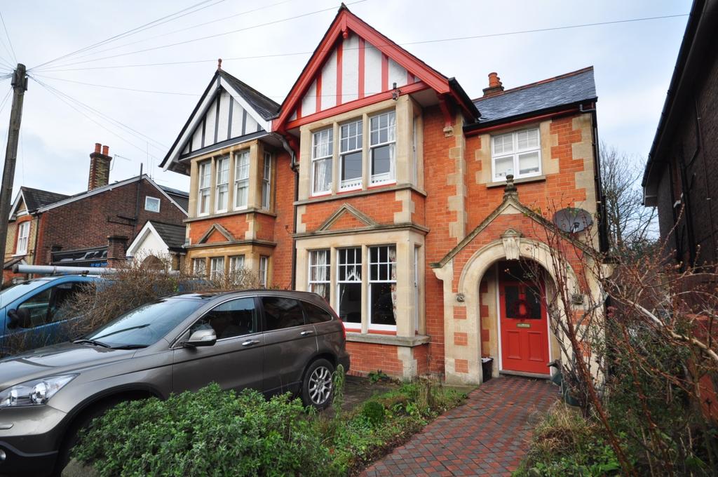 Blackborough Road Reigate RH2 3 bed semidetached house £2,000 pcm (£462 pw)