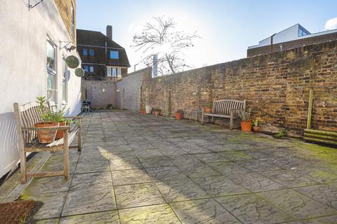 Flat 3, 1 Basing Court, London, SE15 5BF