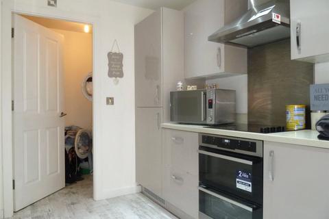 50 Bakestones Avenue, Delph, Oldham, OL3 5GE