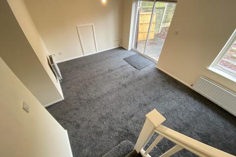 3 bedroom semi-detached house to rent, Viaduct Drive, Wolverhampton WV6