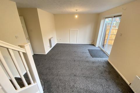 3 bedroom semi-detached house to rent, Viaduct Drive, Wolverhampton WV6