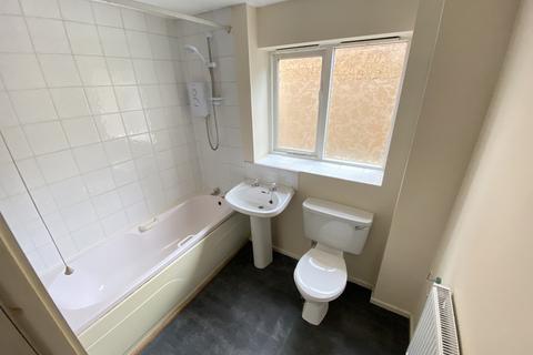 3 bedroom semi-detached house to rent, Viaduct Drive, Wolverhampton WV6