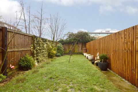 23 Carrick Drive, Thornbury, Bradford, BD3 7FD