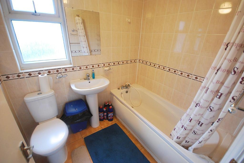 Family Bathroom 2