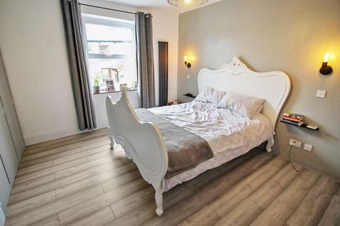 107 Bury Road, Edenfield, Bury, BL0 0EN