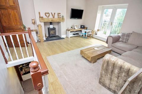 107 Bury Road, Edenfield, Bury, BL0 0EN